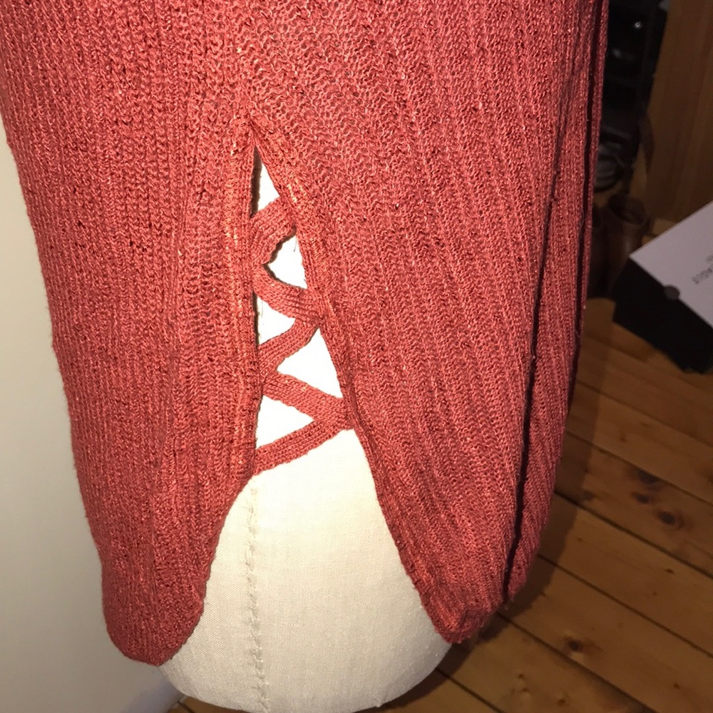 Express Sweater - Picture 2 of 3